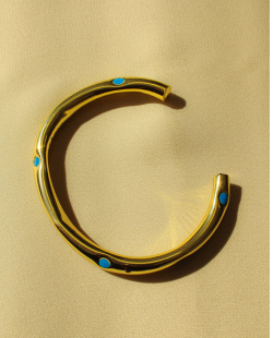 Bracelete dourado bolinhas esmaltadas azul