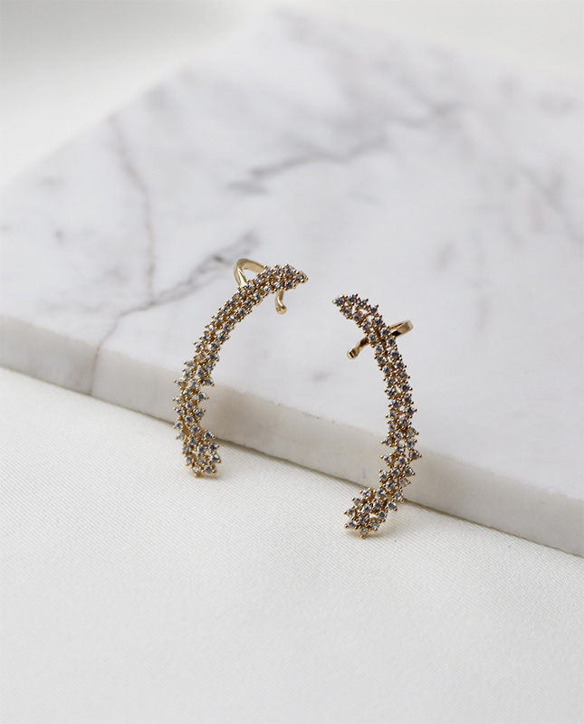 BRINCO EARCUFF MB SEMIJOIA CRAVEJADO RAMOS DOURADO