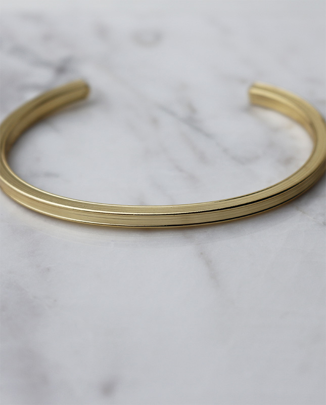 Bracelete MB Semijoias Liso Dourado Quadrado Ajustável